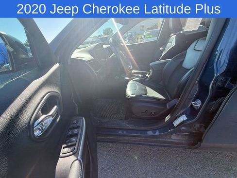 Used 2020 Jeep Cherokee Latitude Plus w/ Comfort/Convenience Group AWD/4WD image 3
