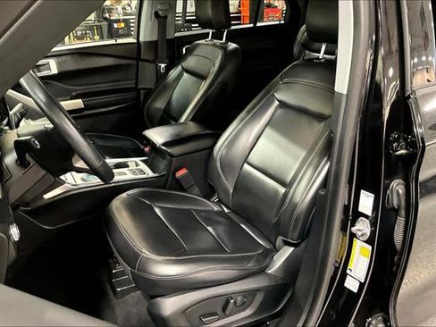 Used 2021 Ford Explorer XLT w/ Equipment Group 202A RWD image 8