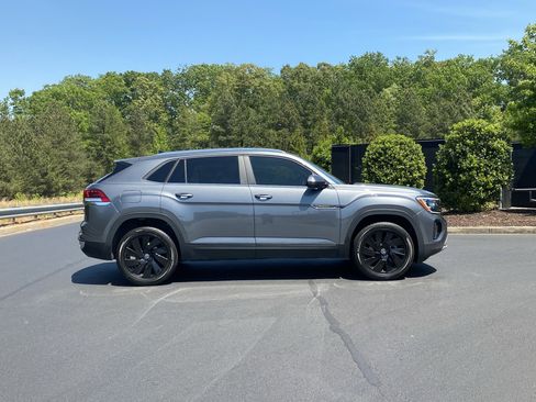 Used 2024 Volkswagen Atlas Cross Sport SE w/ Panoramic Sunroof Package image 5
