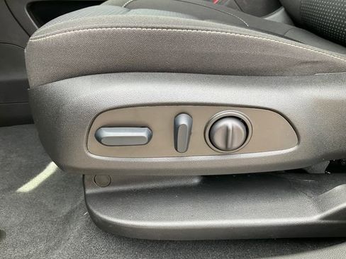 Used 2023 GMC Acadia SLE w/ Driver Convenience Package FWD image 6