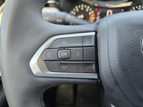 Used 2025 Jeep Compass Latitude w/ Sun & Sound Group AWD/4WD image 21