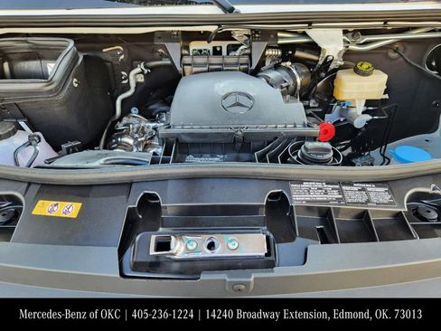 Used 2025 Mercedes-Benz Sprinter 2500 image 32