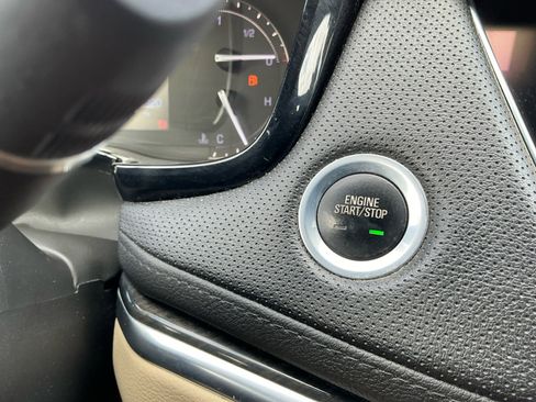 Used 2018 Cadillac XT5 FWD image 19