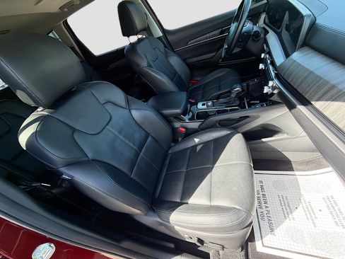 Used 2024 Kia Telluride EX w/ EX Captain's Chair Package FWD image 16
