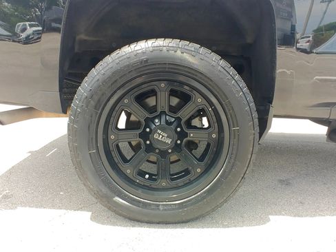 Used 2017 Chevrolet Silverado 1500 LT w/ All Star Edition AWD/4WD image 29