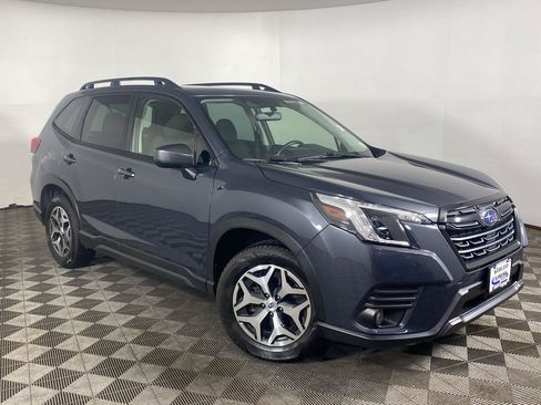Used 2023 Subaru Forester Premium AWD/4WD image 1