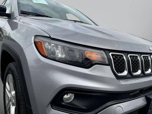 Used 2024 Jeep Compass Latitude AWD/4WD image 32
