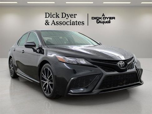 Used 2021 Toyota Camry SE image 12