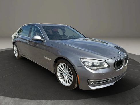 Used 2015 BMW 750Li xDrive w/ Executive Package AWD/4WD image 3