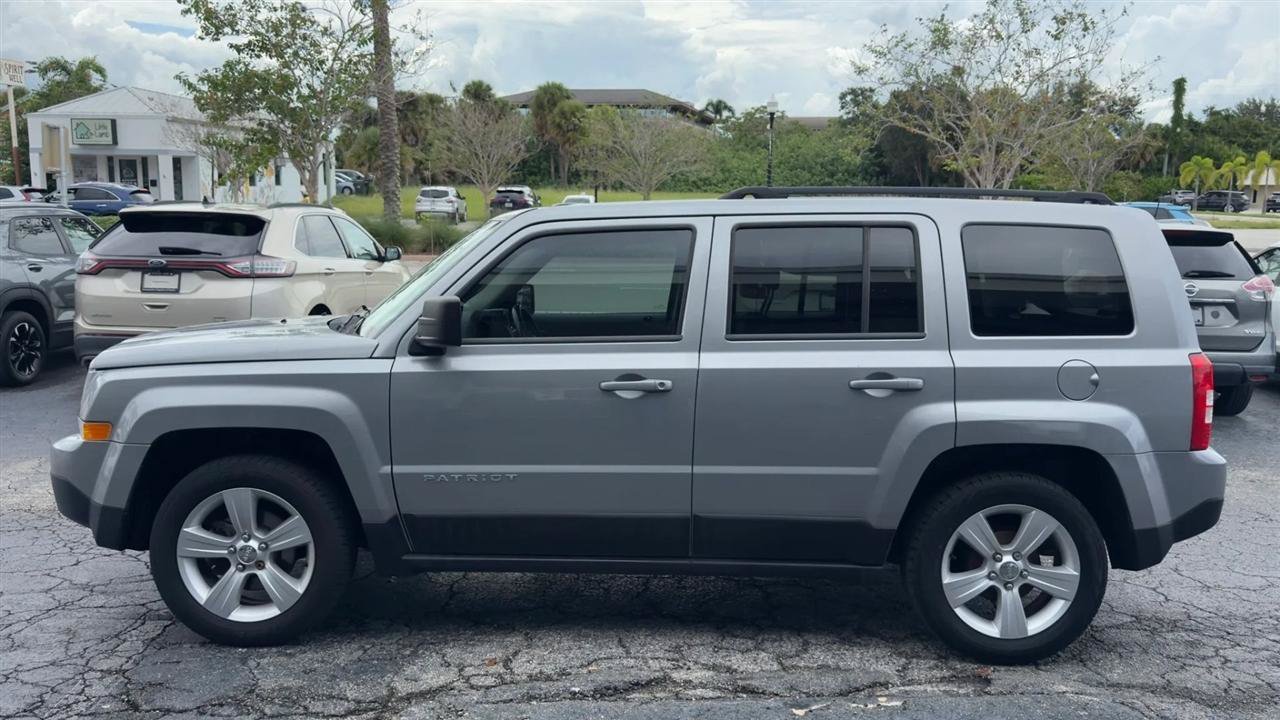 Used 2015 Jeep Patriot Latitude FWD image 2