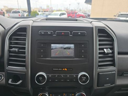 Used 2018 Ford Expedition XLT w/ Equipment Group 201A AWD/4WD image 17