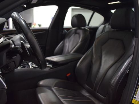 Used 2019 BMW 530i xDrive w/ Premium Package image 10