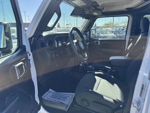 Used 2024 Jeep Wrangler Unlimited Rubicon image 18