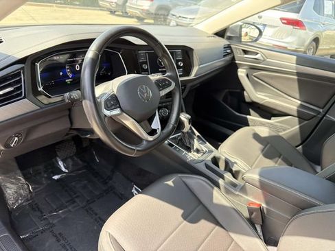 Used 2023 Volkswagen Jetta SE w/ Panoramic Sunroof Package FWD image 15