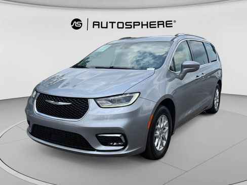 Used 2021 Chrysler Pacifica Touring-L FWD image 3