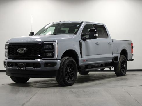 New 2026 Ford F250 Lariat w/ Black Appearance Package image 8