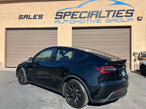 Used 2022 Tesla Model Y Long Range AWD/4WD image 31