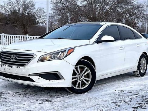 Used 2016 Hyundai Sonata SE image 2