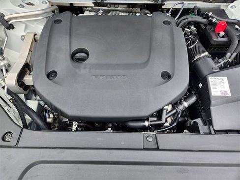 Used 2025 Volvo XC90 B6 Plus image 25