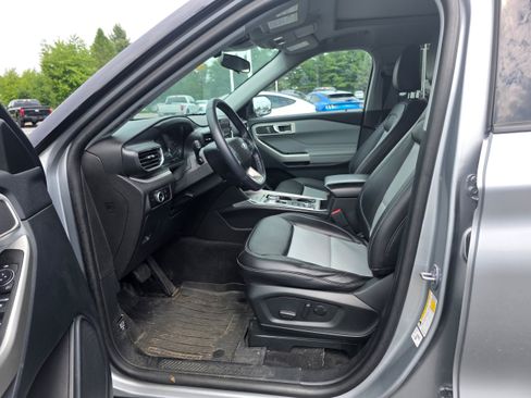Used 2023 Ford Explorer XLT w/ Equipment Group 202A AWD/4WD image 20