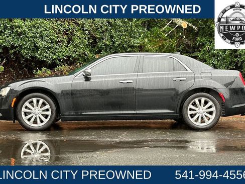 Used 2018 Chrysler 300 Limited image 6