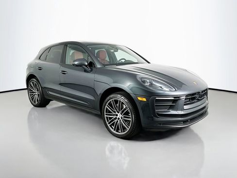Used 2025 Porsche Macan image 7