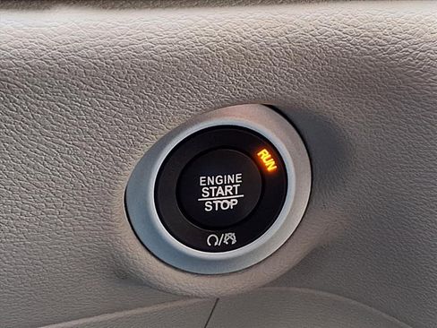 Used 2017 Chrysler Pacifica Touring image 21