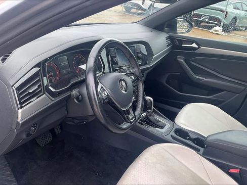 Used 2019 Volkswagen Jetta R-Line w/ R-Line Cold Weather Package FWD image 2