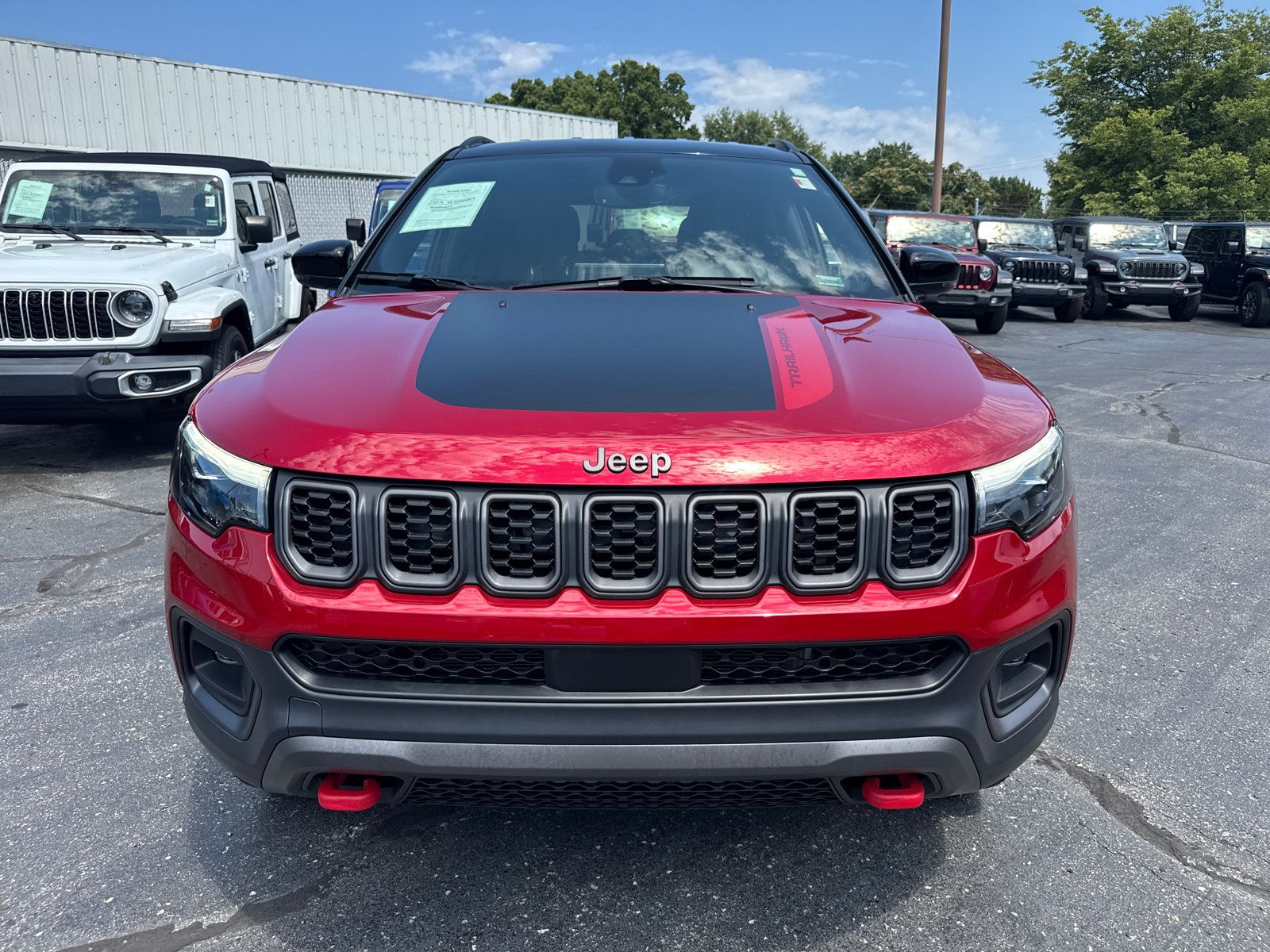 Used 2025 Jeep Compass Trailhawk w/ Trailhawk Elite Group AWD/4WD image 2