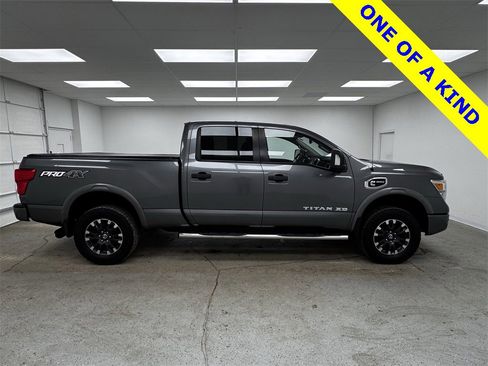 Used 2016 Nissan Titan XD image 4
