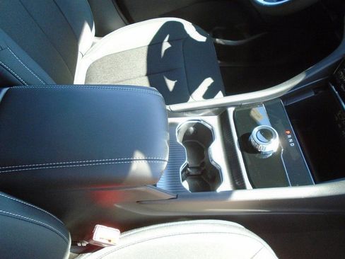 New 2025 Jeep Grand Cherokee L Laredo image 14