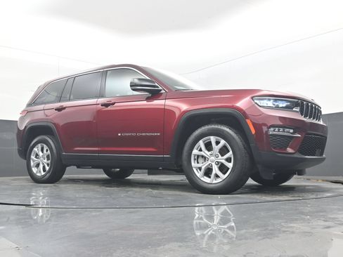 Used 2023 Jeep Grand Cherokee Limited AWD/4WD image 24