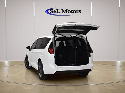 New 2026 Chrysler Pacifica Select AWD/4WD image 6
