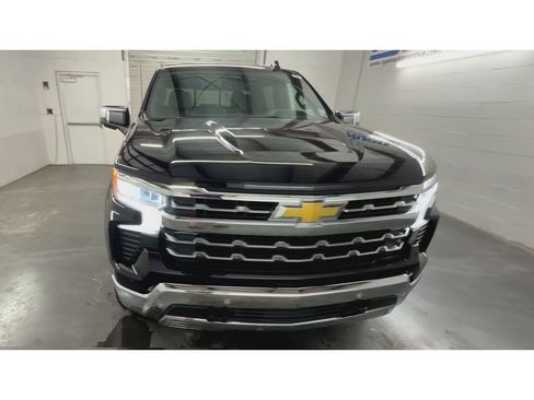 Used 2024 Chevrolet Silverado 1500 LTZ AWD/4WD image 3