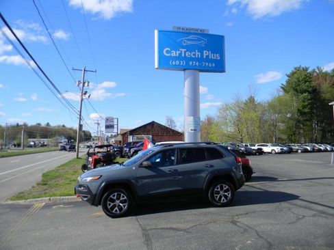 Used 2014 Jeep Cherokee Trailhawk w/ Comfort/Convenience Group AWD/4WD image 9