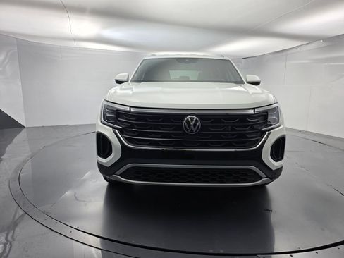 Used 2024 Volkswagen Atlas Cross Sport SE FWD image 2