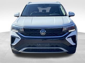 Used 2024 Volkswagen Taos SE video 2