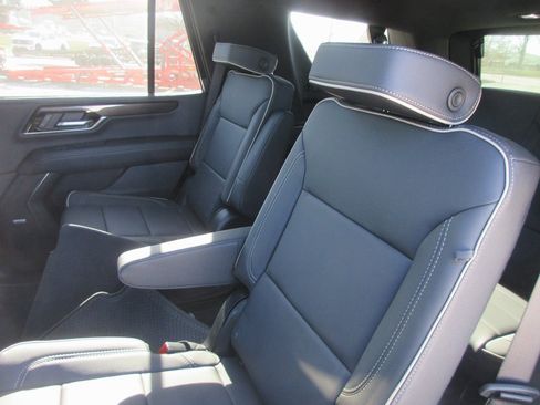 New 2026 GMC Yukon Elevation image 13