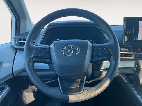 Used 2025 Toyota Sienna LE image 14