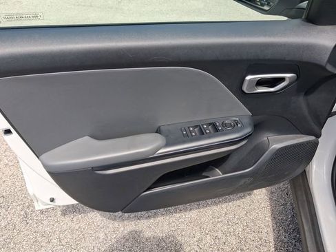 Used 2025 Kia K4 LXS image 13