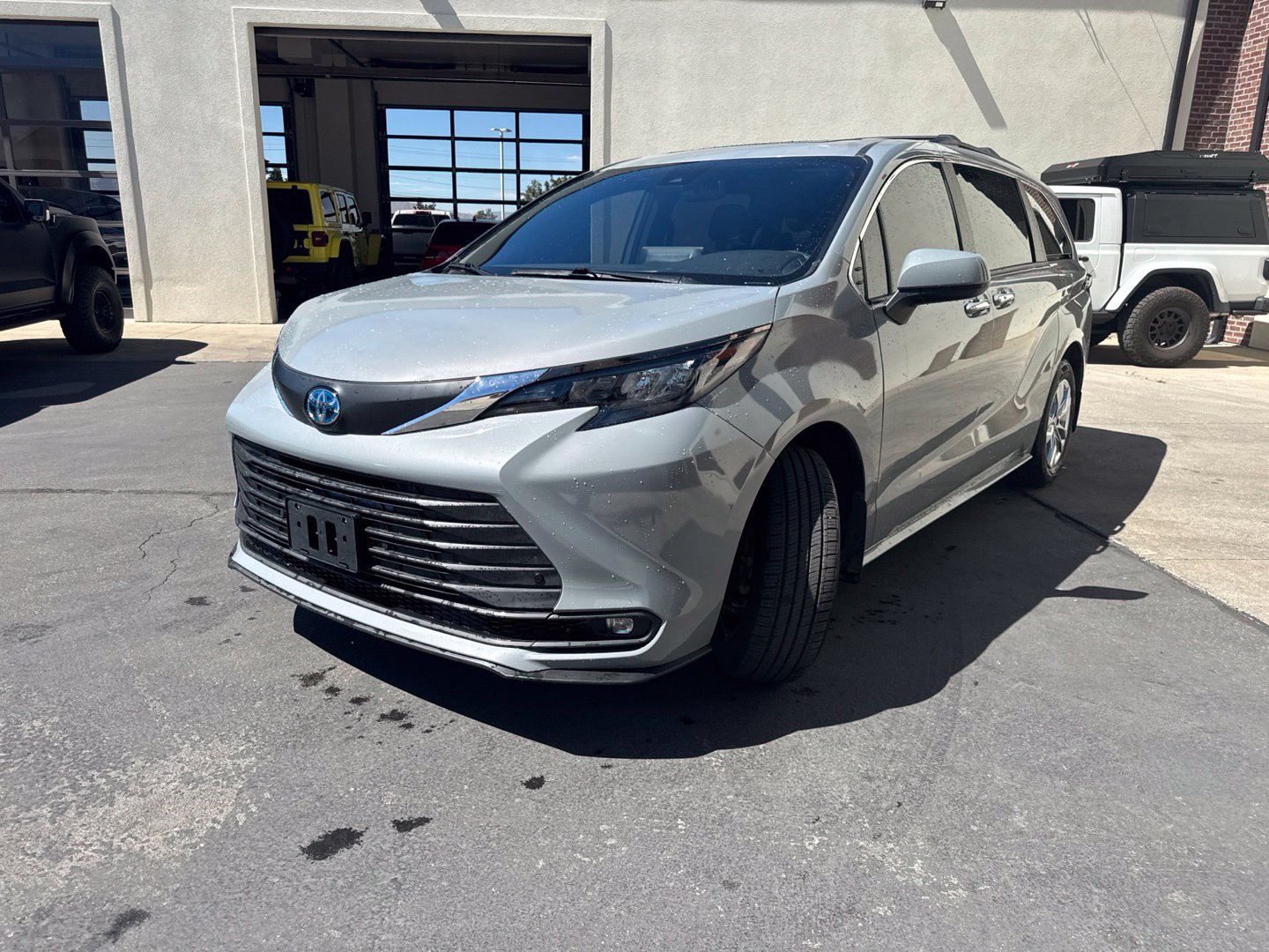 Used 2023 Toyota Sienna XLE Woodland Edition AWD/4WD image 4