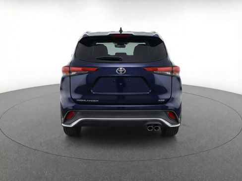 Used 2024 Toyota Highlander XSE FWD image 7