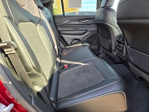 Certified 2024 Jeep Grand Cherokee Altitude image 9