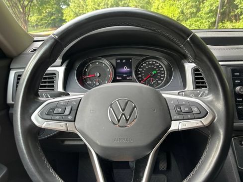 Used 2021 Volkswagen Atlas SE w/ Towing Package FWD image 12