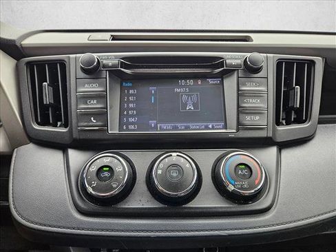 Used 2018 Toyota RAV4 LE FWD image 13