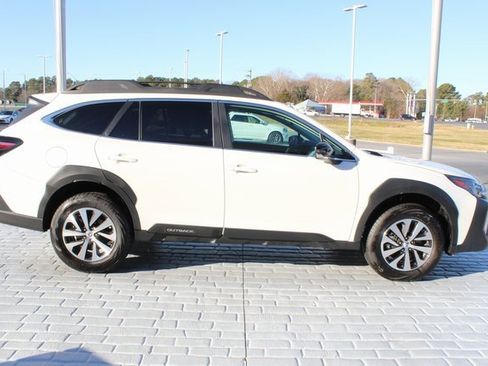 Certified 2025 Subaru Outback Premium image 6