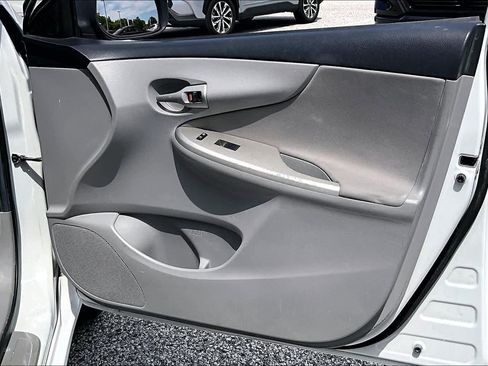 Used 2013 Toyota Corolla LE FWD image 22
