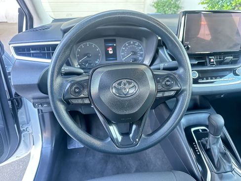 Used 2025 Toyota Corolla LE image 28