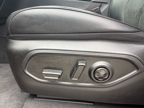 Used 2025 Jeep Grand Cherokee Altitude RWD image 44