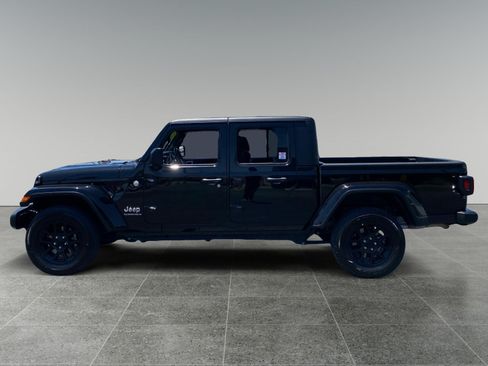 Used 2023 Jeep Gladiator Overland AWD/4WD image 2